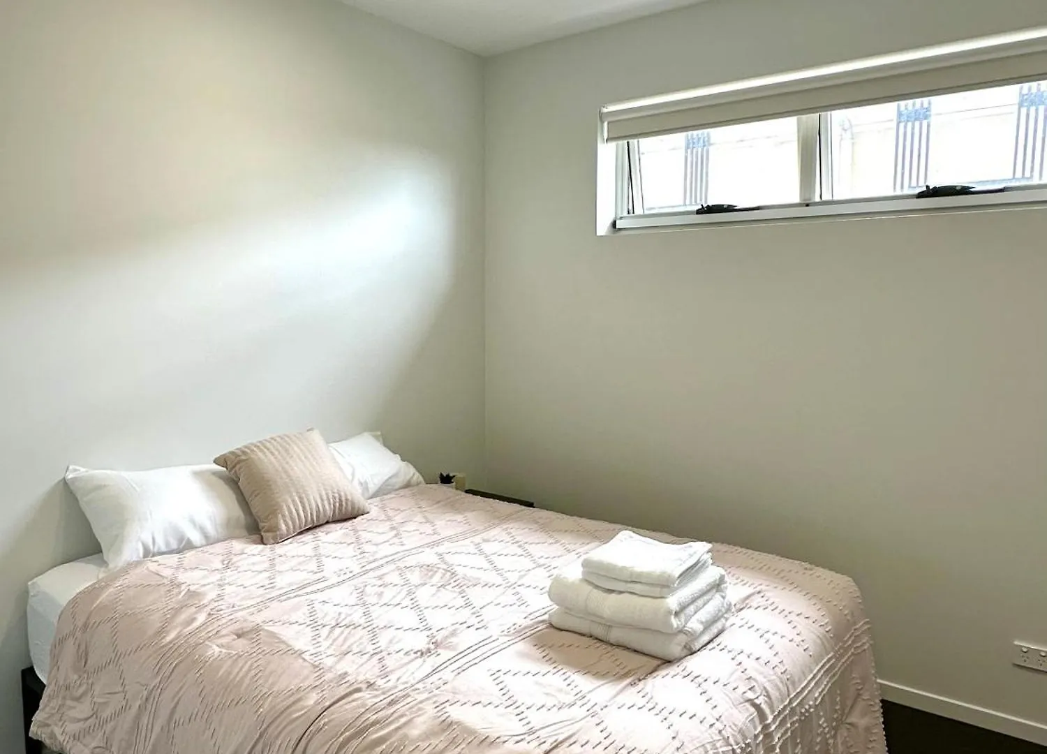 2 Bedroom Aparment With Views And Parking In Garden City Brisbane 0*,  Australia
