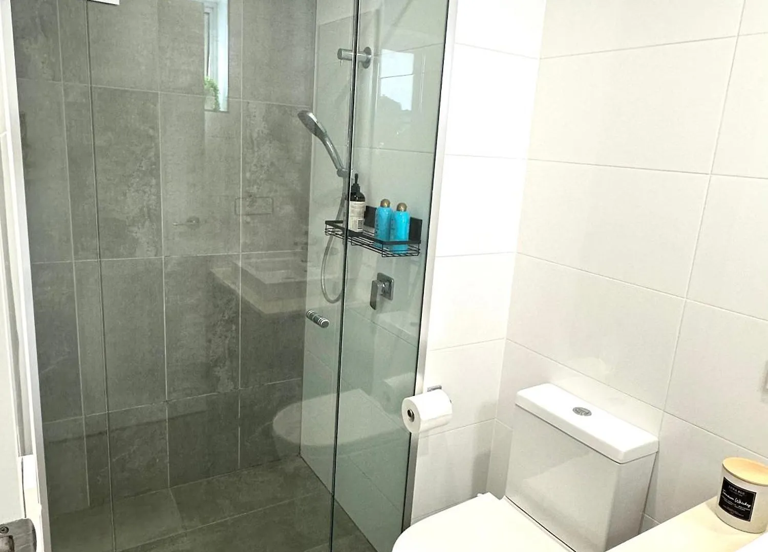Apartment 2 Bedroom Aparment With Views And Parking In Garden City Brisbane